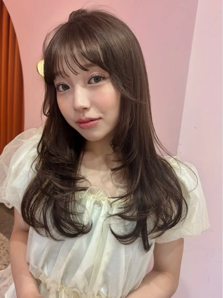 ロング レイヤーカット 🐰チナ🐰 暖色ベージュ/顔周りのヘアスタイル