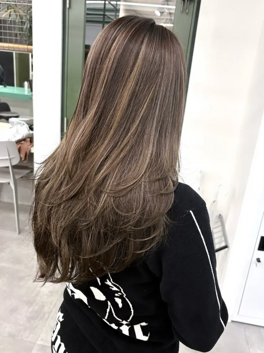 ロング ハイライト ロング ヘアカラー トリートメント Miyu🌊/海外 風ハイライトのヘアスタイル