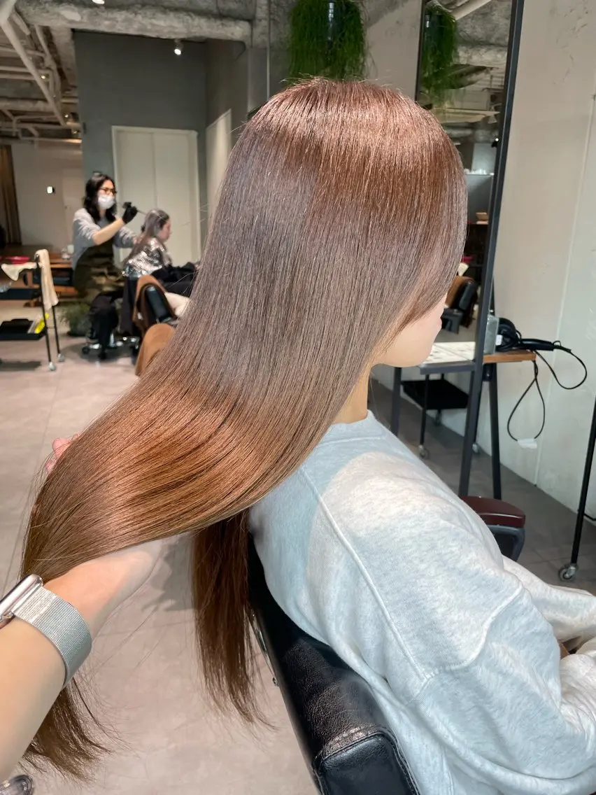 【🎗️乾かすだけで絹髪の質感に🎗️】シルキー美髪矯正+艶トリートメント🌿の写真