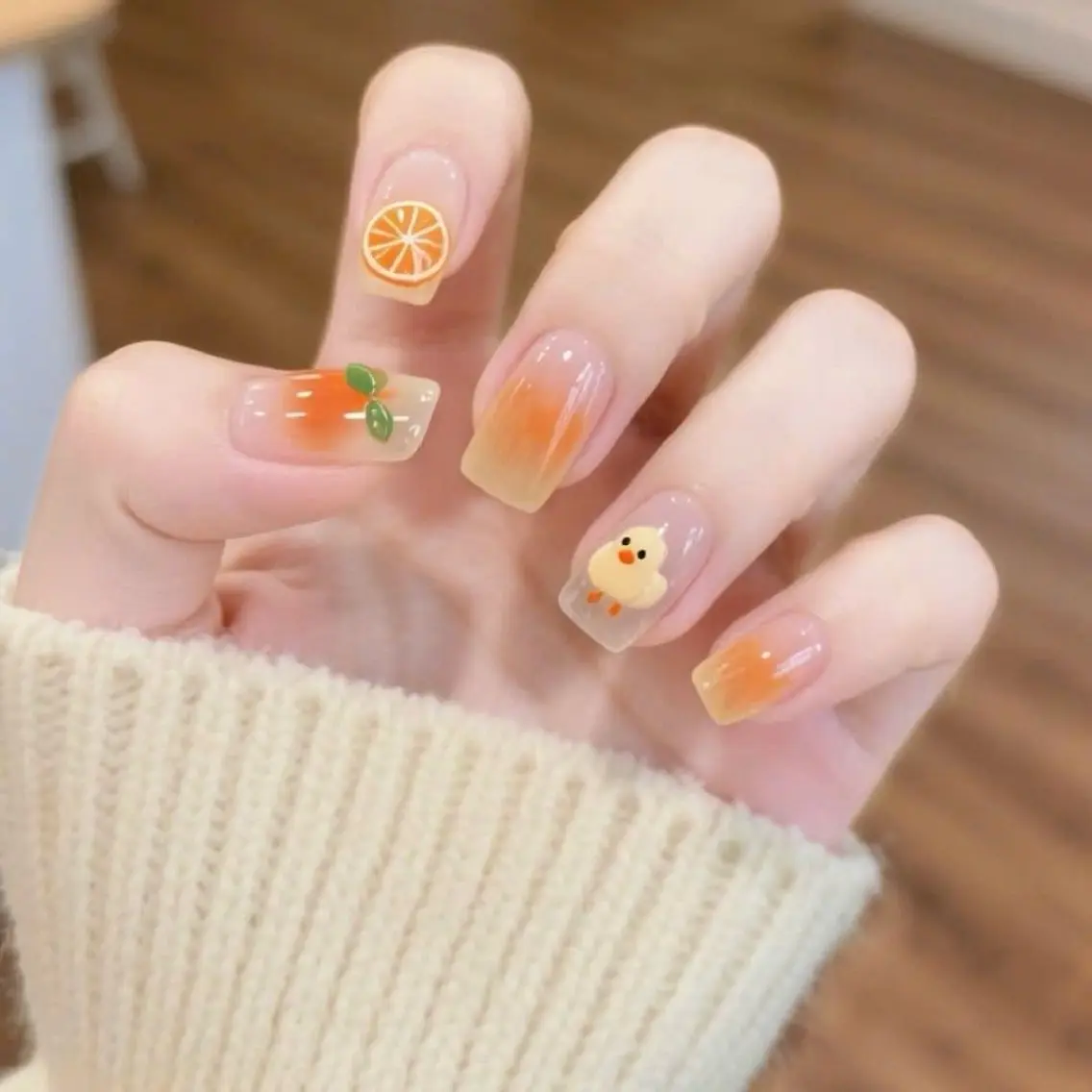 ネイル チークネイル ジェルネイル グラデーション キラキラネイル 韓国ネイル ハンドネイル Blingg NailStudioのネイルデザイン