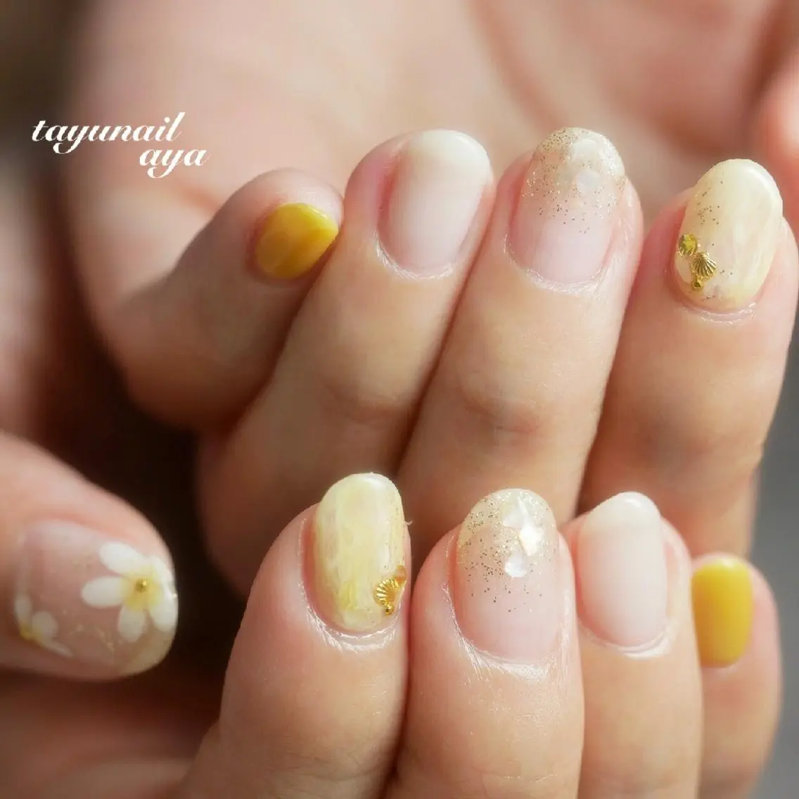ネイル ブルー ジェルネイル パラジェル 夏ネイル 黄色 ネイルサロン 【たゆnail】のネイルデザイン