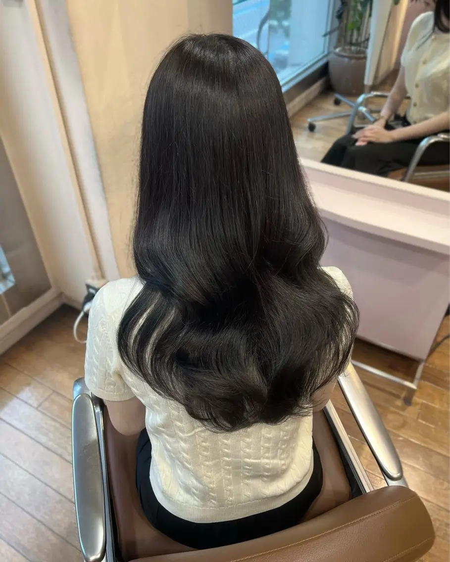 ロング カラー ヘアカラー 'AXIS 栄 Konomiのヘアスタイル