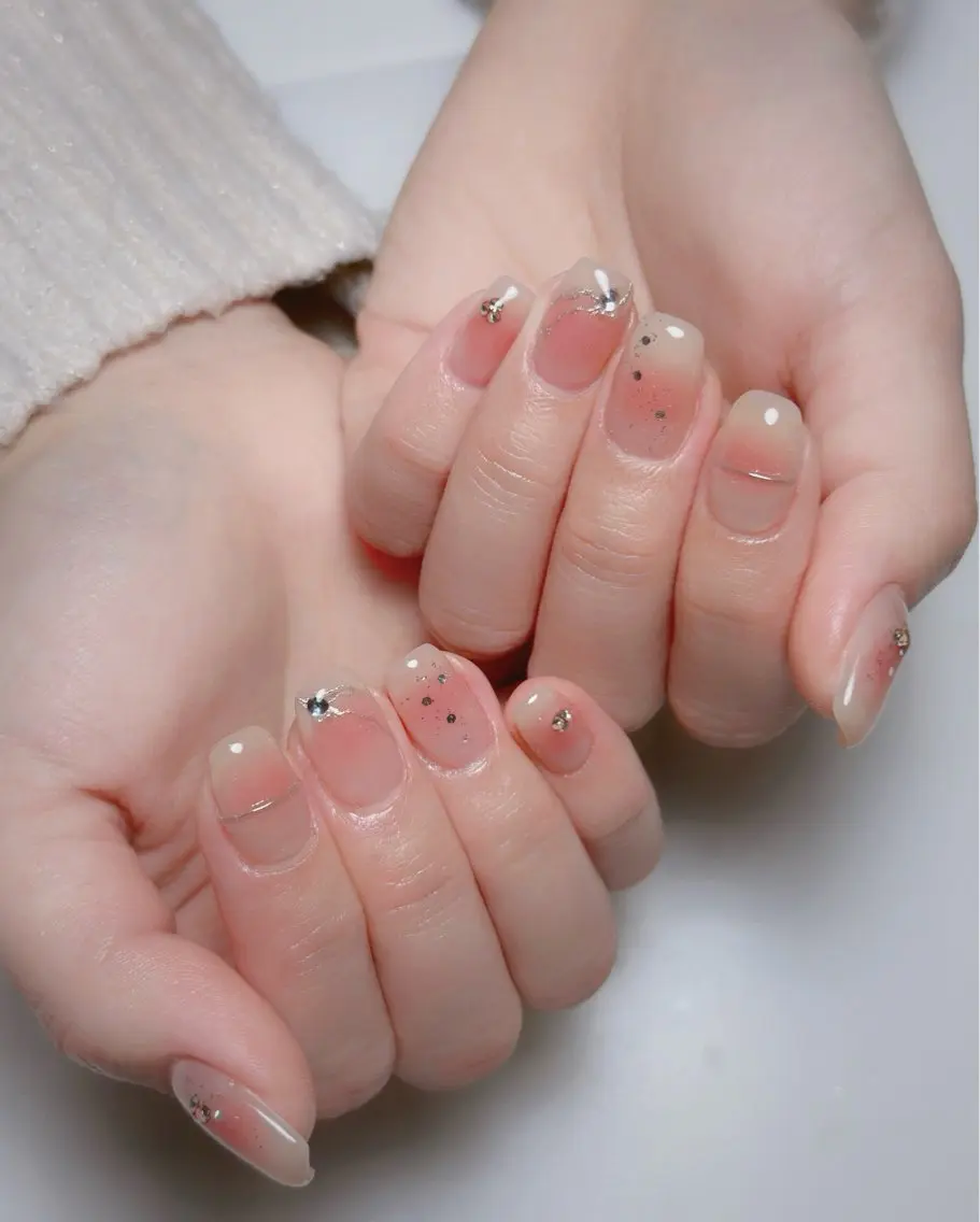 ネイル オーロラネイル 長さ出し フットネイル ラメ(グリッター) ラメグラデーション ハンドネイル 👍thumbs up nail👍のネイルデザイン