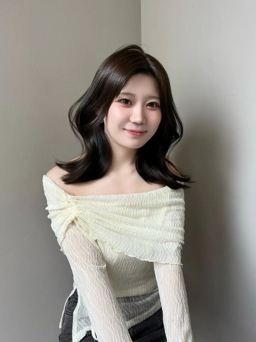 セミロング カラー ヘアアレンジ GiseL juna |艶カラー/韓国ヘアのヘアスタイル