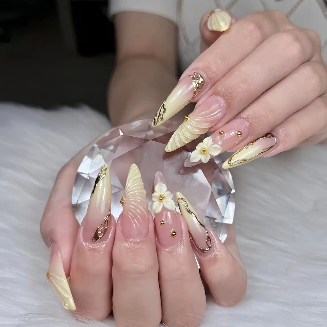 ネイル アートネイル ボルドー フレンチネイル ジェルネイル 氷ネイル・うるうるネイル ハンドネイル Yuki Nailsalonのネイルデザイン