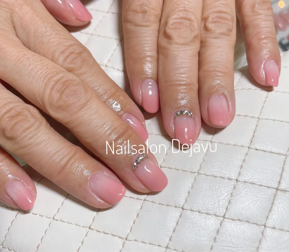 ネイル アートネイル ジェルネイル グラデーション ピンク シンプルネイル ハンドネイル Nail salon Dejavu 🌿のネイルデザイン