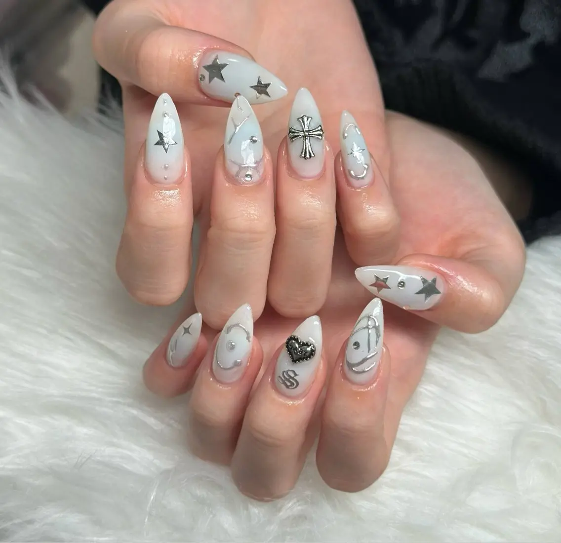 ネイル フレンチネイル ジェルネイル ガラスフレンチ ハロウィン ハート ハンドネイル H.baby Nail Salonのネイルデザイン