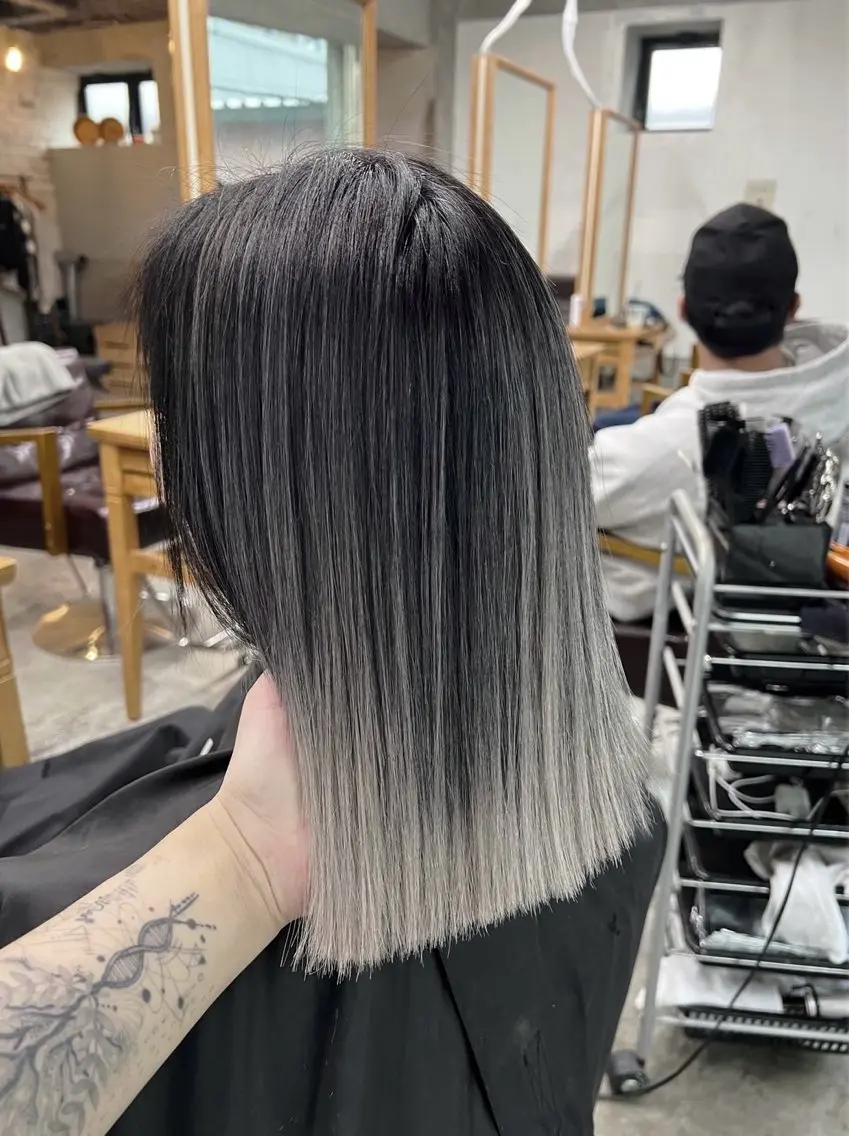 ショート カラー バレイヤージュ シルバー ホワイトシルバー レイヤーカット カット ヘアカラー トリートメント 指名数No.1 /NAOYAのヘアスタイル
