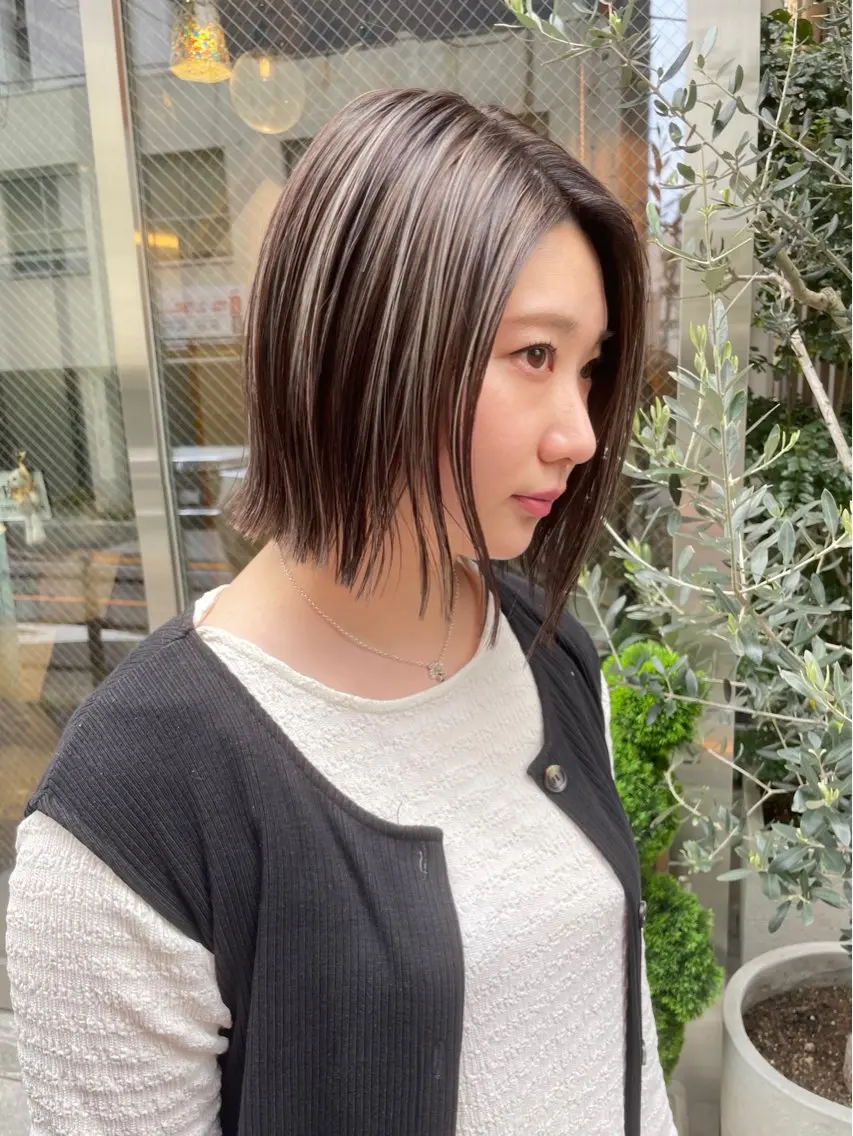 ミディアム ボブ ハイライト ヘアカラー トリートメント 透明感カラー 🦋AYAのヘアスタイル