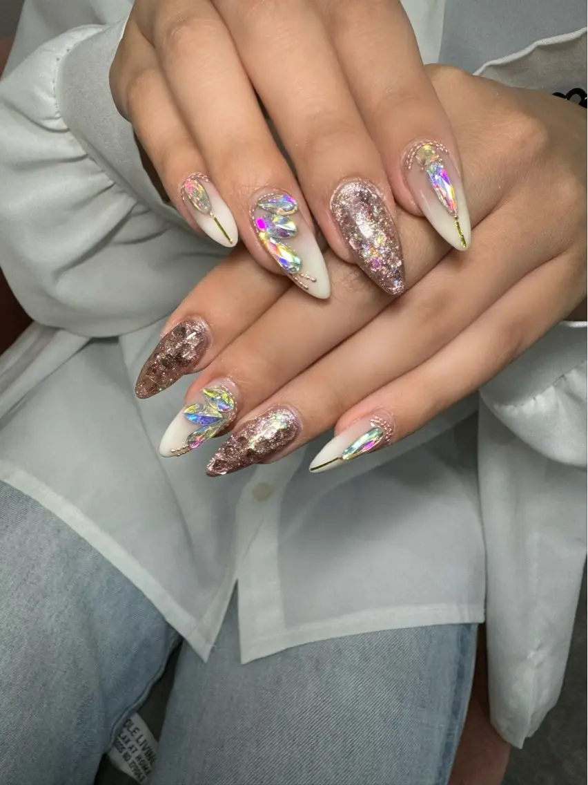 ネイル LAVISH 大和店 emi･:*+のネイルデザイン