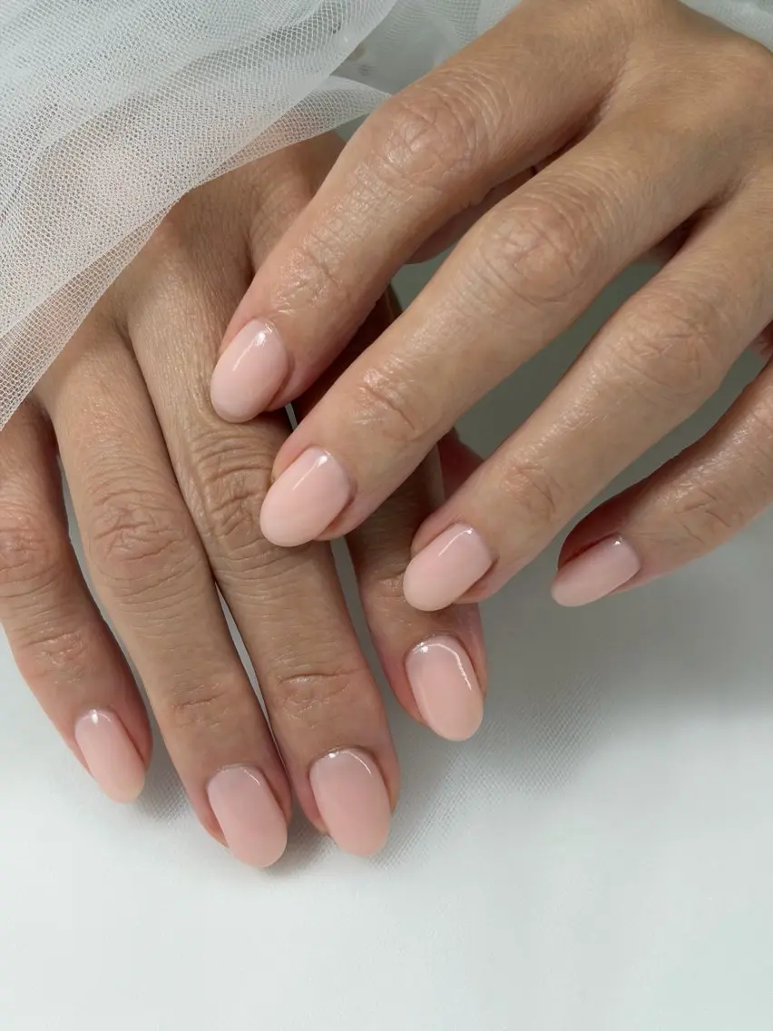 ネイル 氷ネイル・うるうるネイル オフィスネイル ワンカラーネイル ピンク シンプルネイル ハンドネイル iro+ nailのネイルデザイン