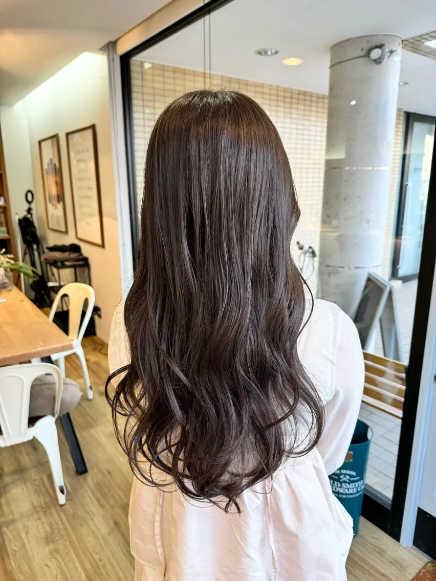 ロング カラー アッシュ ベージュカラー ヘアカラー トリートメント ツキダテ ユイのヘアスタイル