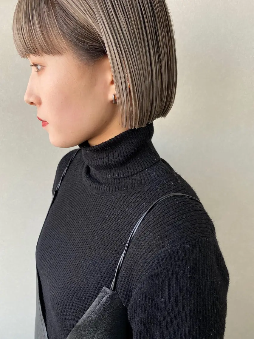 ショート カラー ブリーチ ダブルカラー グレージュ ボブ -福岡博多筑紫口- 大津成美のヘアスタイル