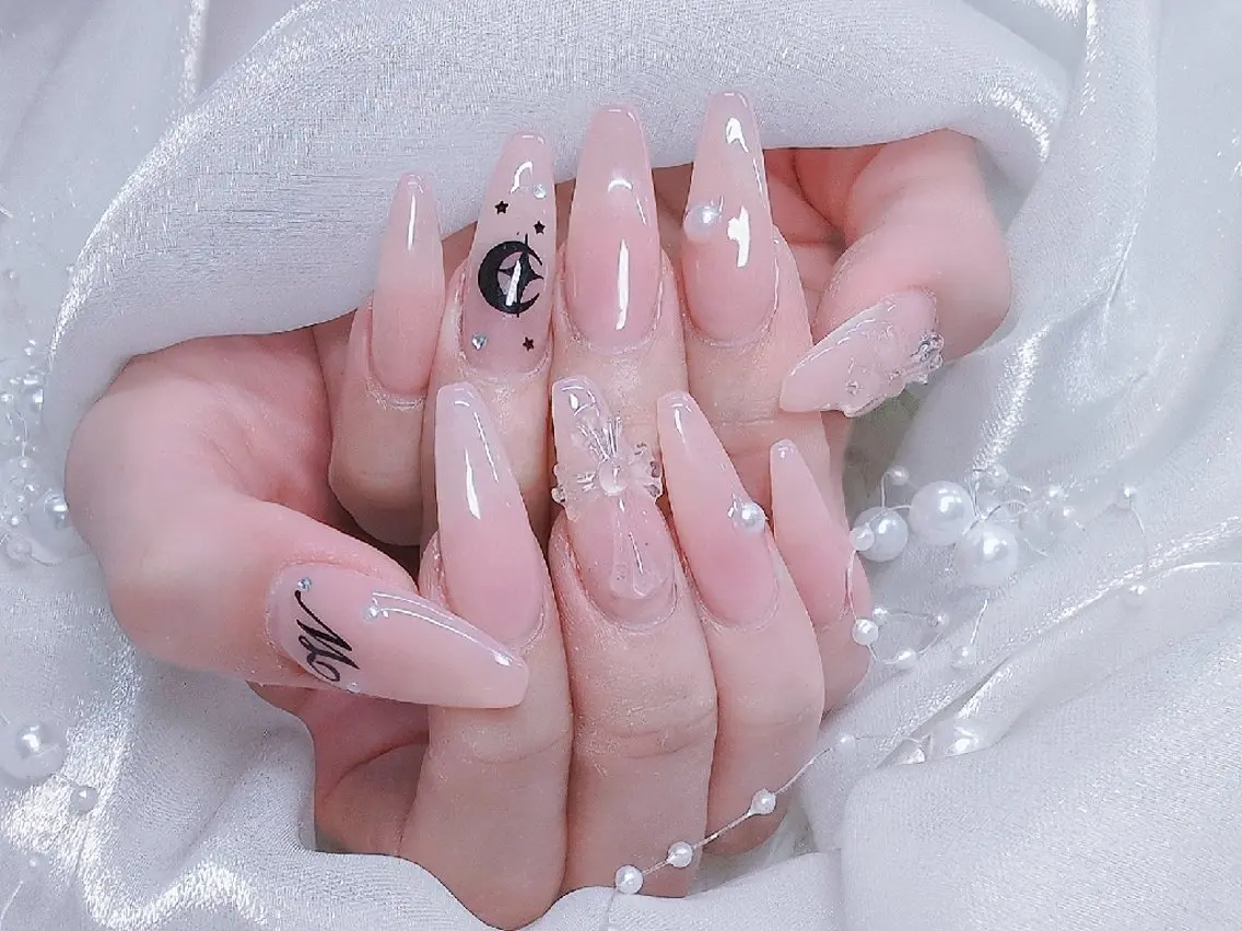 ネイル 長さ出し ジェルネイル キラキラネイル ラメ(グリッター) ニュアンスネイル Chouette Nailのネイルデザイン