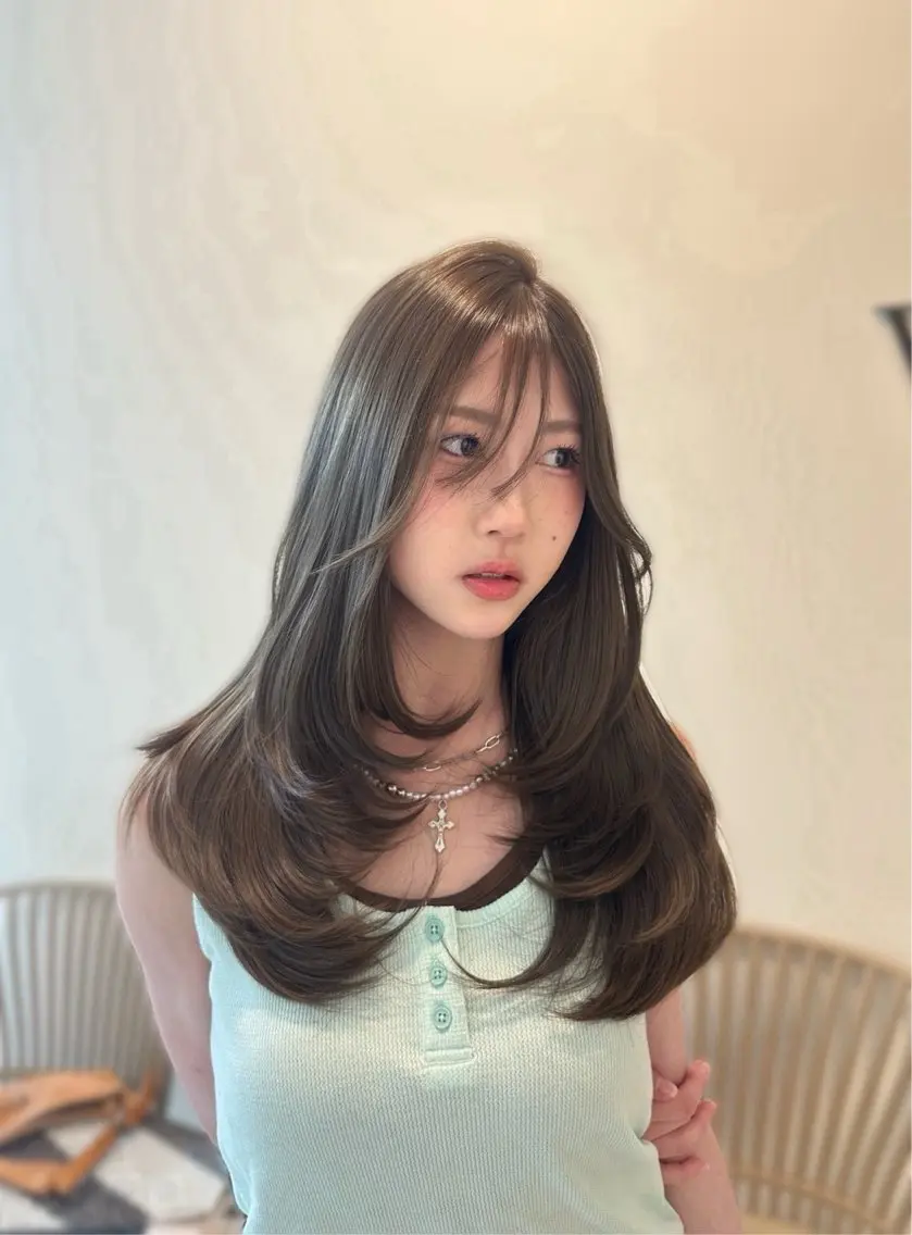 ロング カラー ロングレイヤー くびれヘア 顔まわりレイヤー 顔周りカット 髪質改善 京都/透明感カラー/ ワンホン/YUNONのマツエク・マツパデザイン