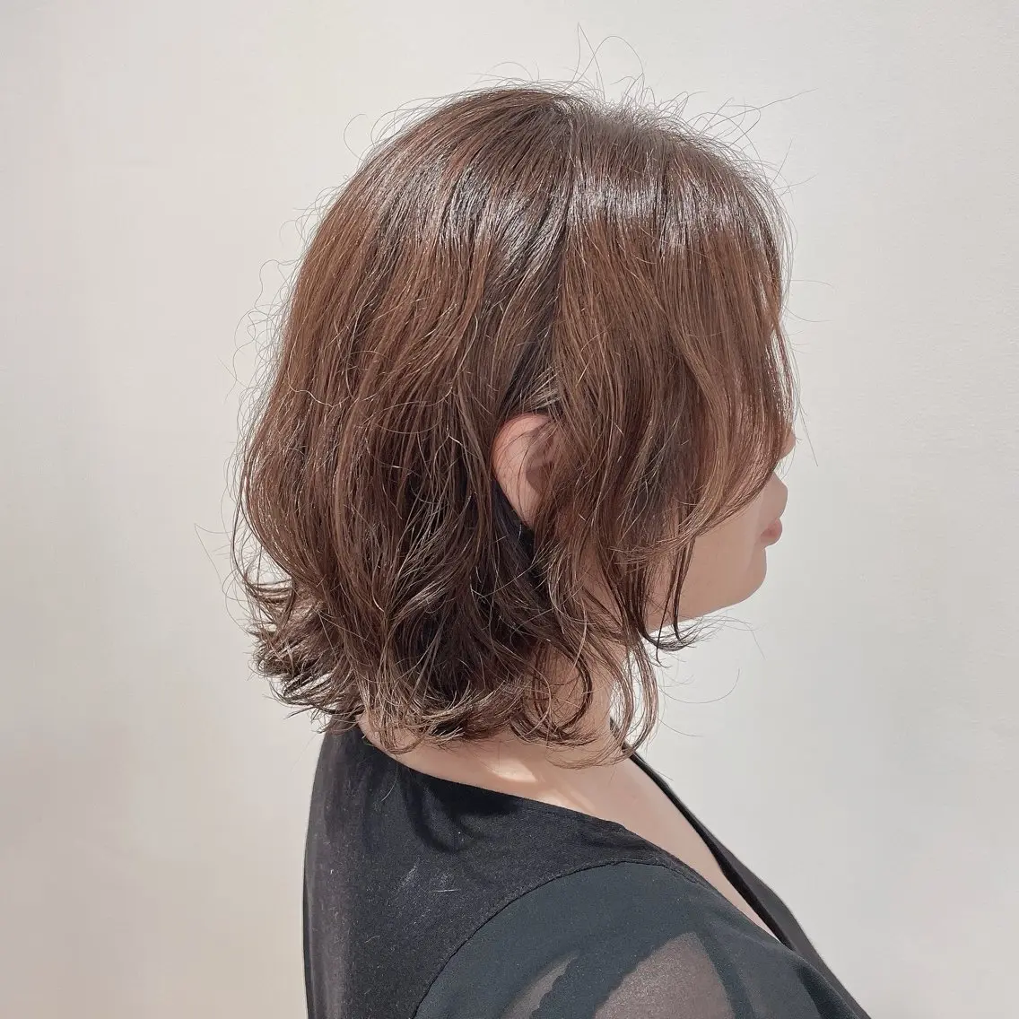 ショート カラー くせ毛 濱口 由華のヘアスタイル