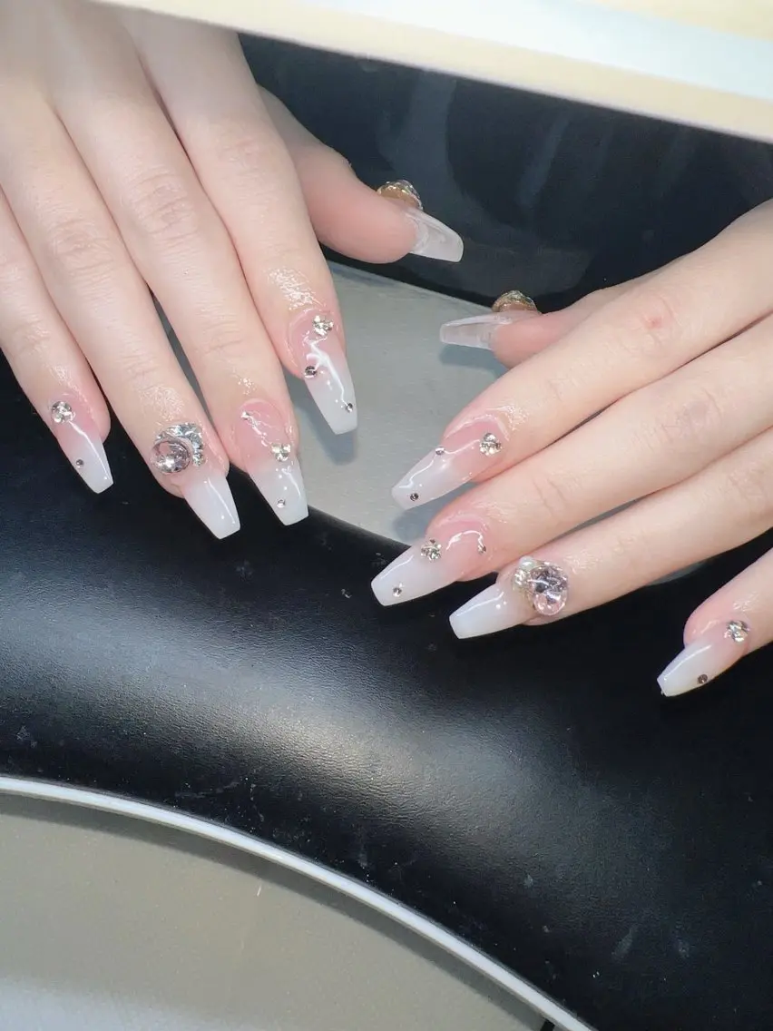 ネイル オーロラネイル チークネイル 長さ出し フットネイル フレンチネイル Lee Nails チップ長さだし専門店のネイルデザイン