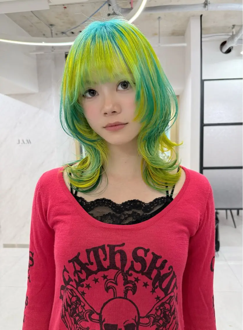 ミディアム ハッシュカット カット ヘアカラー TAIRA横浜ウルフ 🐺デザインカラーのヘアスタイル
