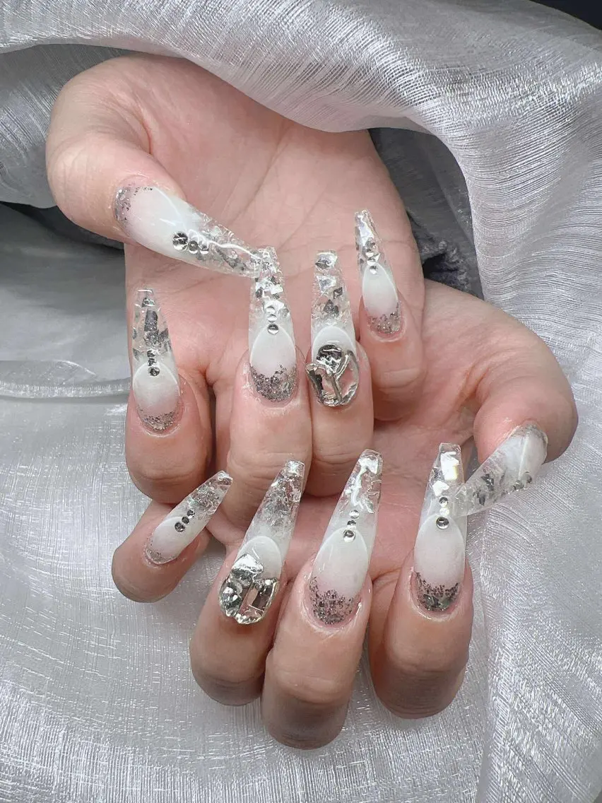 ネイル 長さ出し グラデーション 卒業式 キラキラネイル マグネットネイル ハンドネイル Lee Nailsのネイルデザイン
