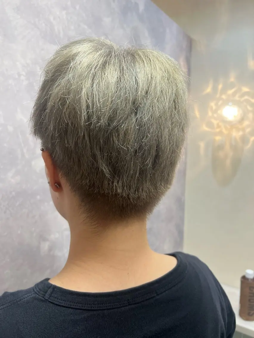カラー ハイトーンカラー シルバー ヘアカラー 柿澤 結菜💎‪💚🐻‍のヘアスタイル