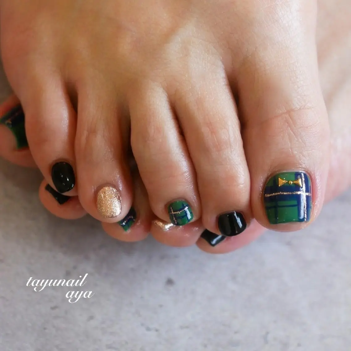 ネイル ブルー フットネイル ジェルネイル ゴールド グリーン ネイルサロン 【たゆnail】のネイルデザイン