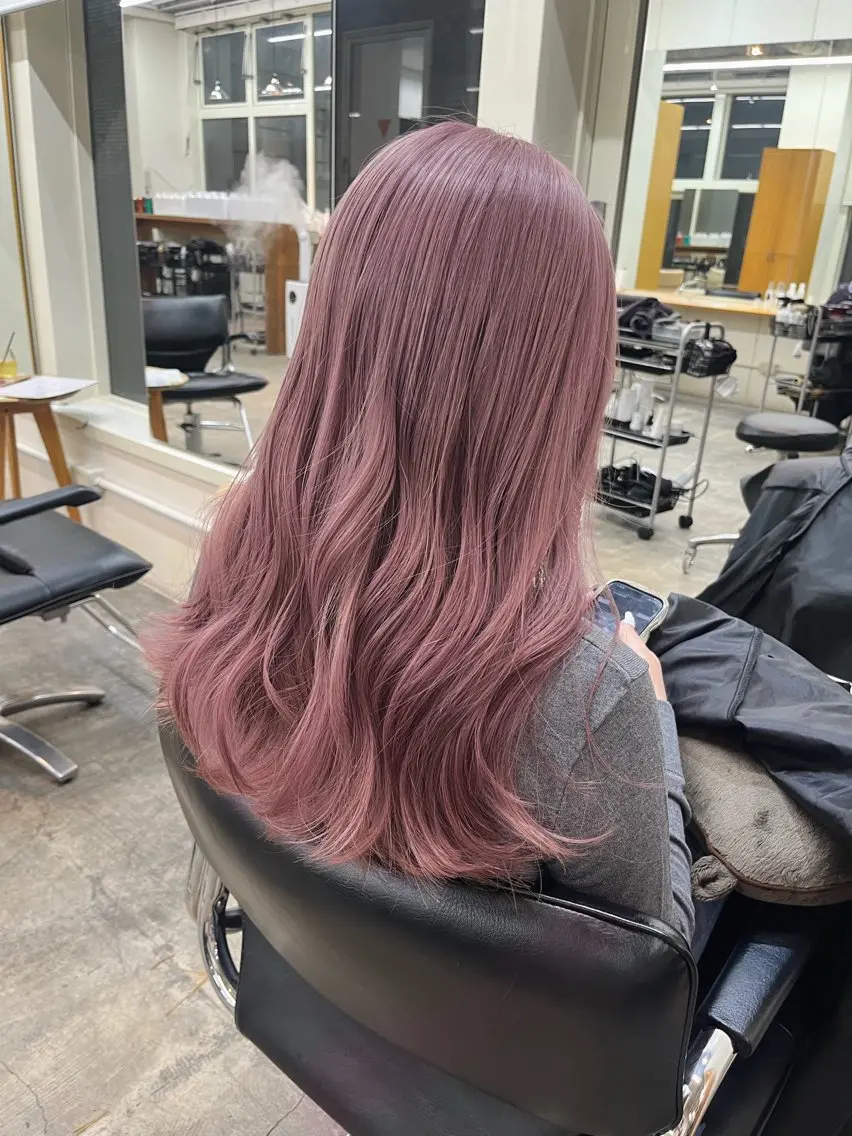 ロング カラー ブリーチ ラベンダーカラー ラベンダーピンク ピンクカラー カット ヘアカラー トリートメント ハイトーン🦢 Natsumiのヘアスタイル