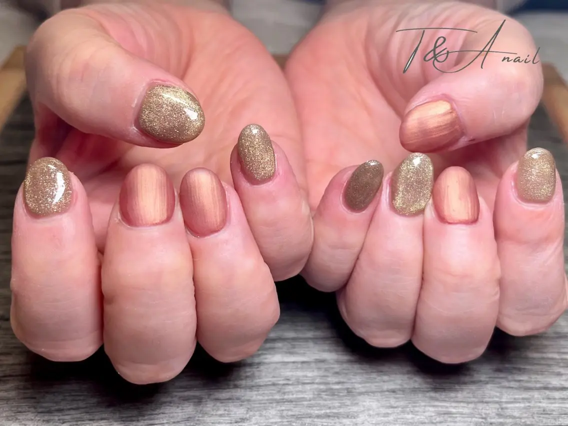 ネイル ゴールド ゴージャス ラメ(グリッター) マグネットネイル マットネイル T&A nailのネイルデザイン