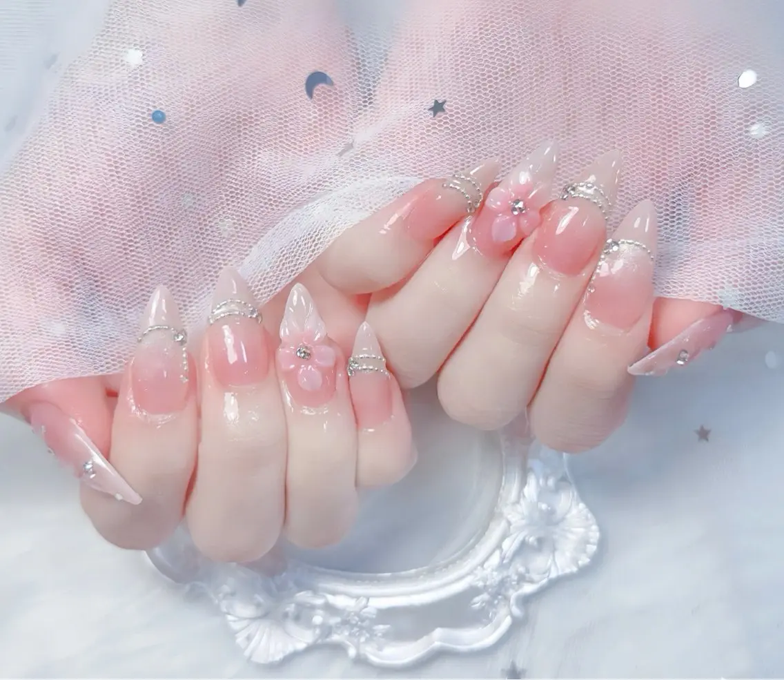 ネイル チークネイル 長さ出し フレンチネイル ジェルネイル グラデーション ハンドネイル THANHTHANH NAILのネイルデザイン
