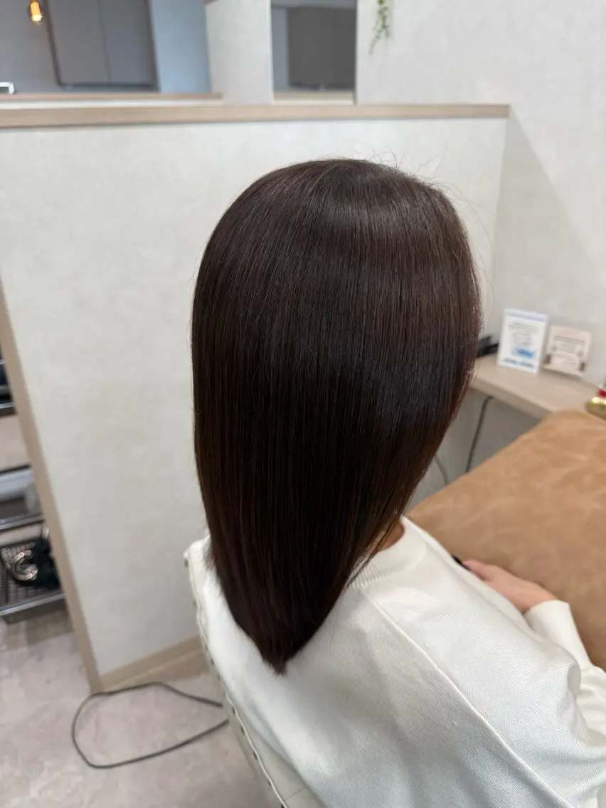 カラー 炭屋 波音のヘアスタイル