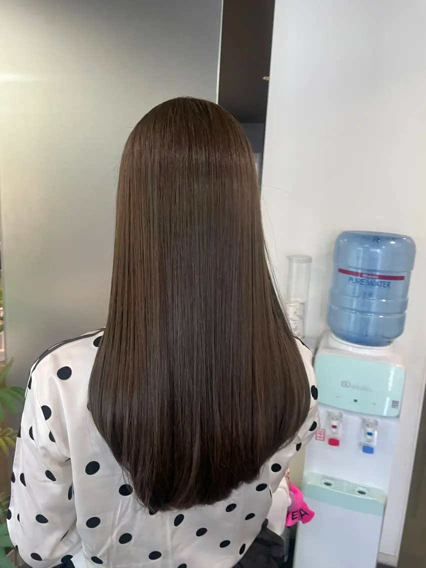 ロング カラー ブラウンカラー 透明感カラー オリーブブラウン ヘアカラー トリートメント ハイトーン/レイヤー 似合わせ・ユキノのヘアスタイル
