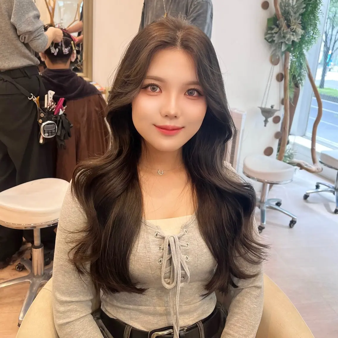 ロング カラー くびれヘア 顔周りカット 髪質改善 韓国風ヘア レイヤーカット カット ヘアカラー LUNA🌙韓国ヘア 🌙レイヤーカットのヘアスタイル