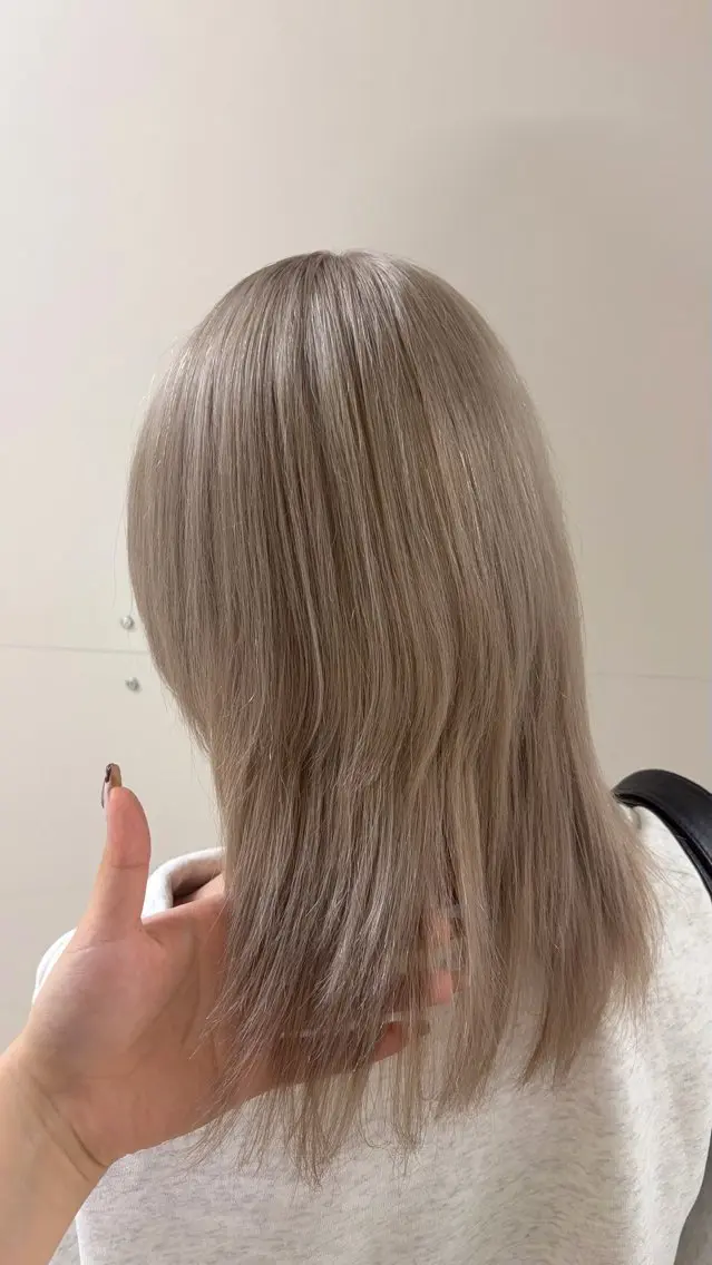ミディアム カラー ブリーチ 透明感カラー グレージュ シルバー シルバーグレージュ ヘアカラー ブリーチモデル募集/ Mizuki🪽🥣のヘアスタイル
