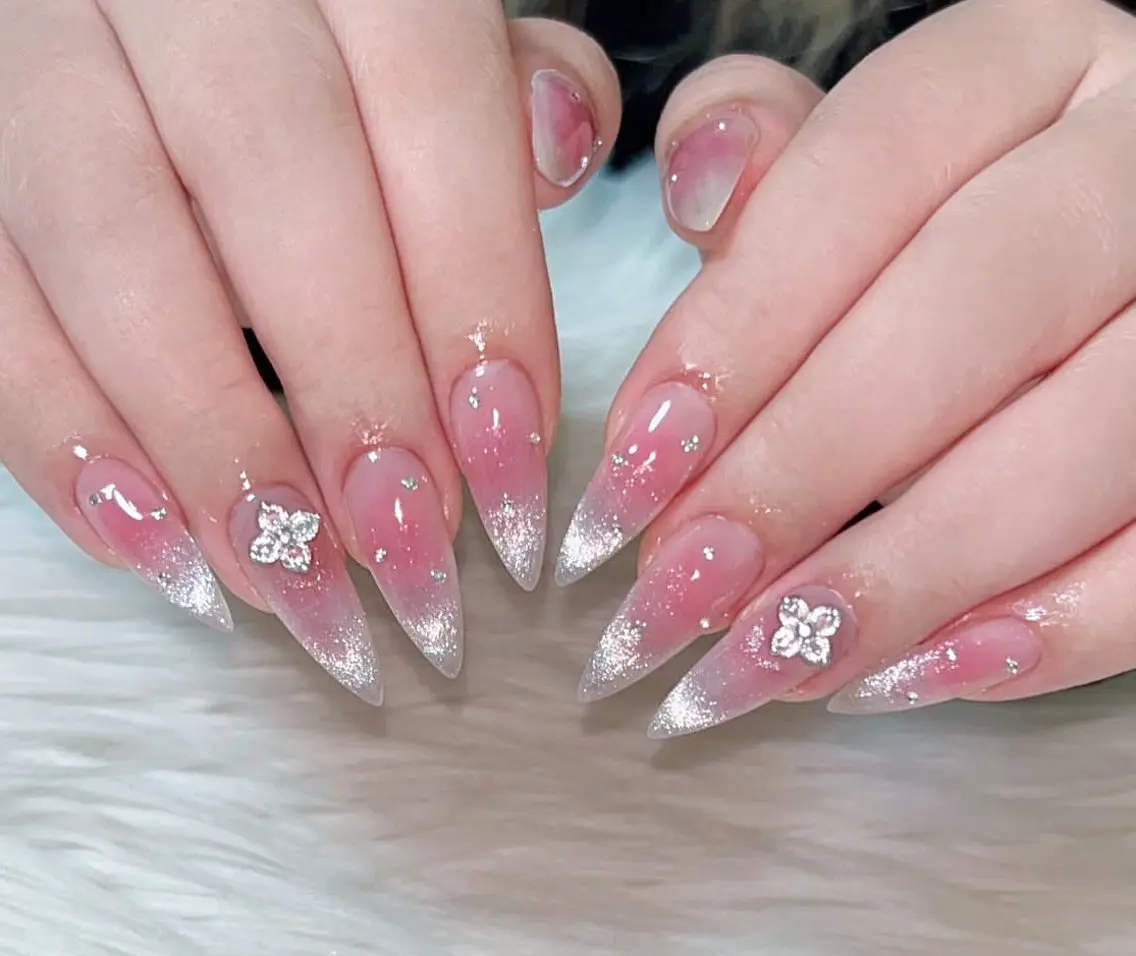 ネイル フットネイル グラデーション キラキラネイル マグネットネイル シンプルネイル ハンドネイル Lina nailのネイルデザイン