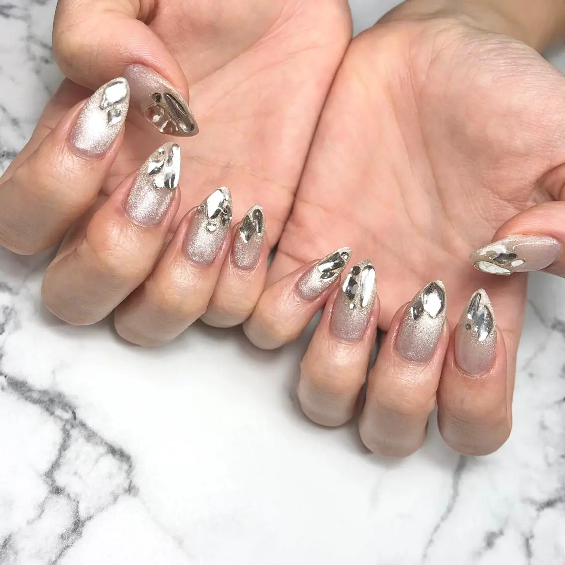 ネイル アートネイル ジェルネイル ゴールド 氷ネイル・うるうるネイル キラキラネイル ハンドネイル NAIL NOWのネイルデザイン