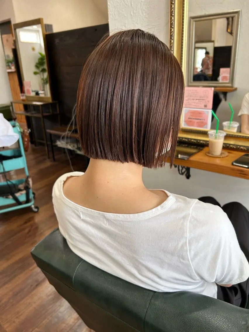 ショート カラー 切りっぱなしボブ ボブ カット ヘアカラー トリートメント 江原 彩華のヘアスタイル
