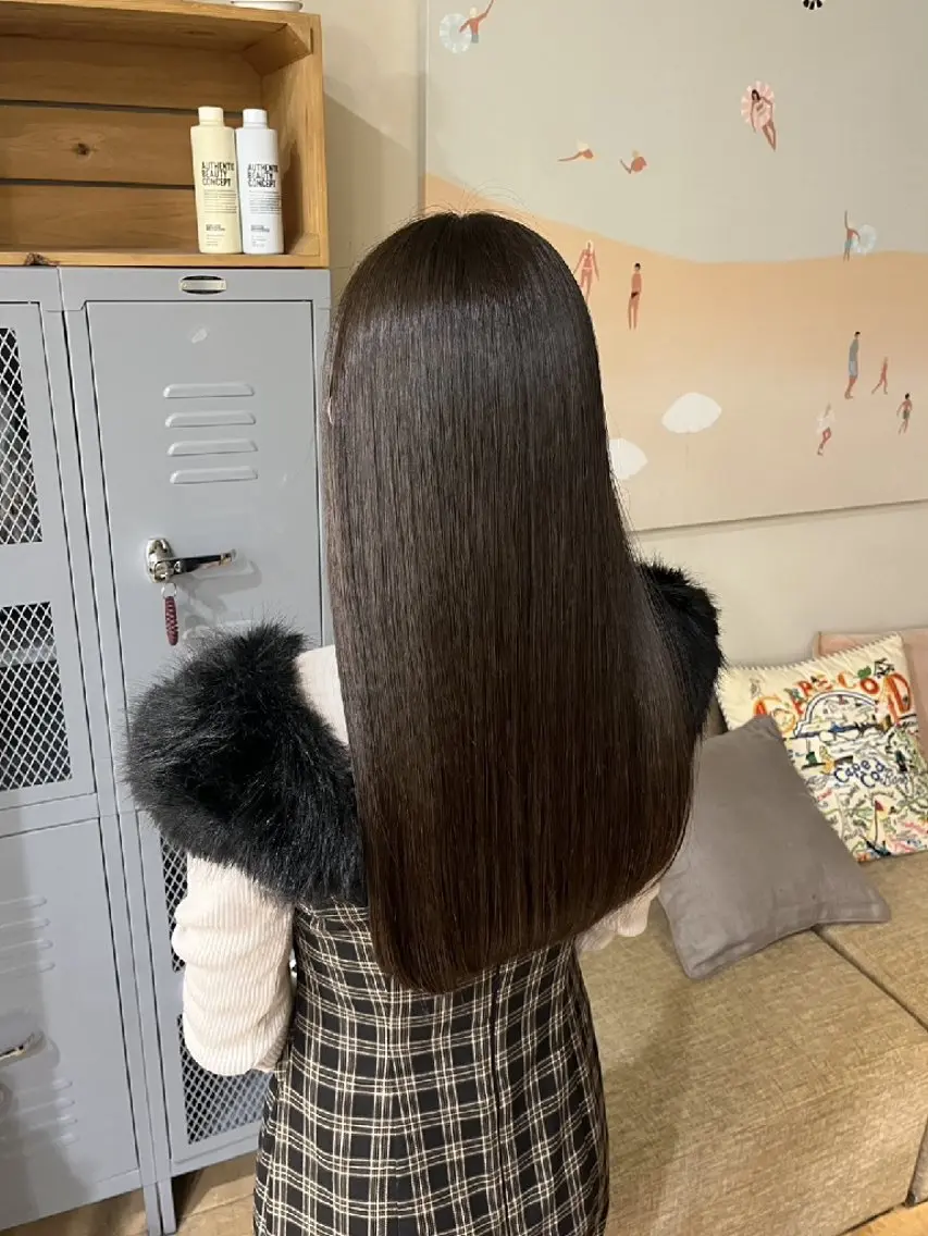 カラー 井口 葉月樹のヘアスタイル
