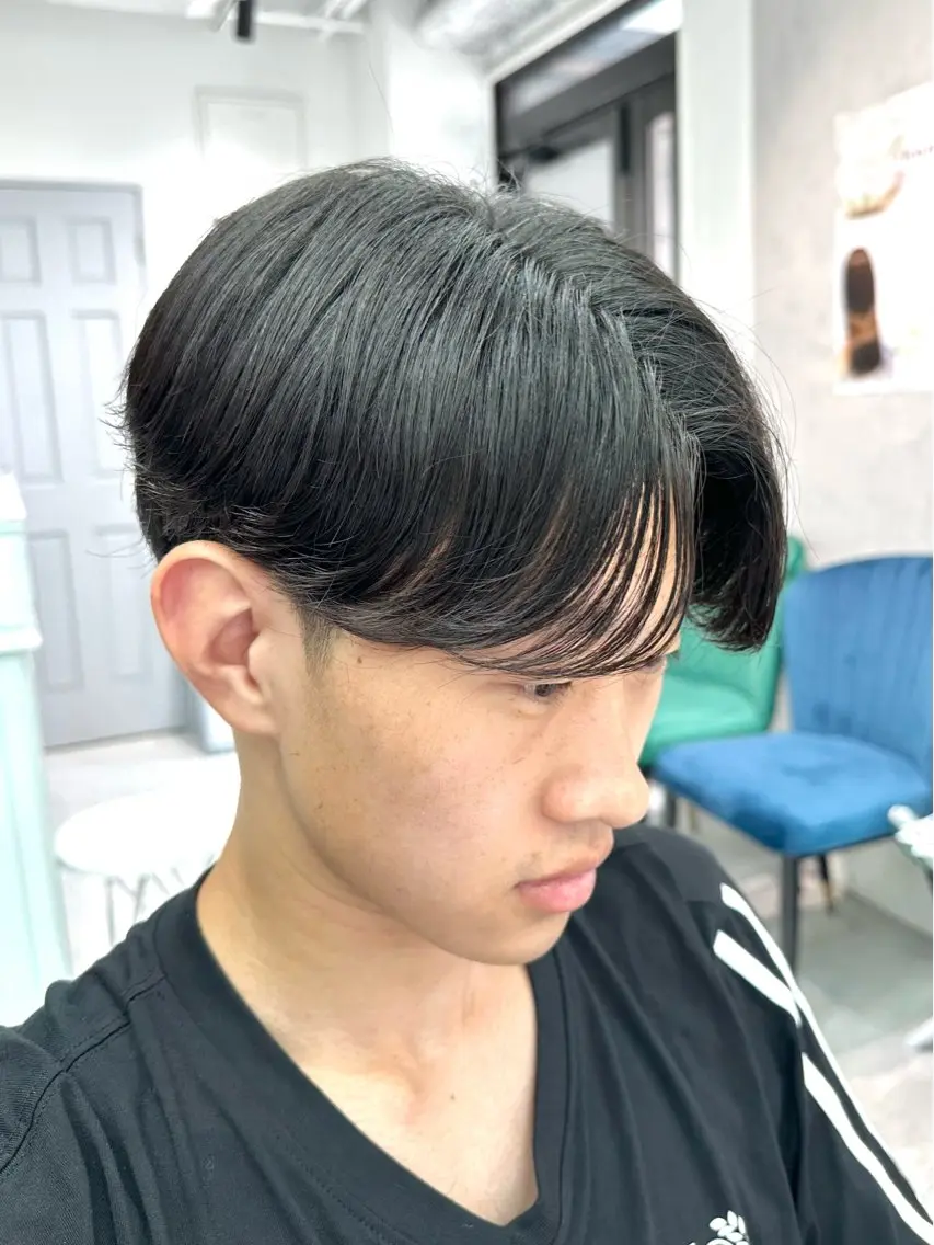 メンズ メンズブリーチ センターパート メンズパーマ 岐津公太 メンズ縮毛矯正のプロのヘアスタイル