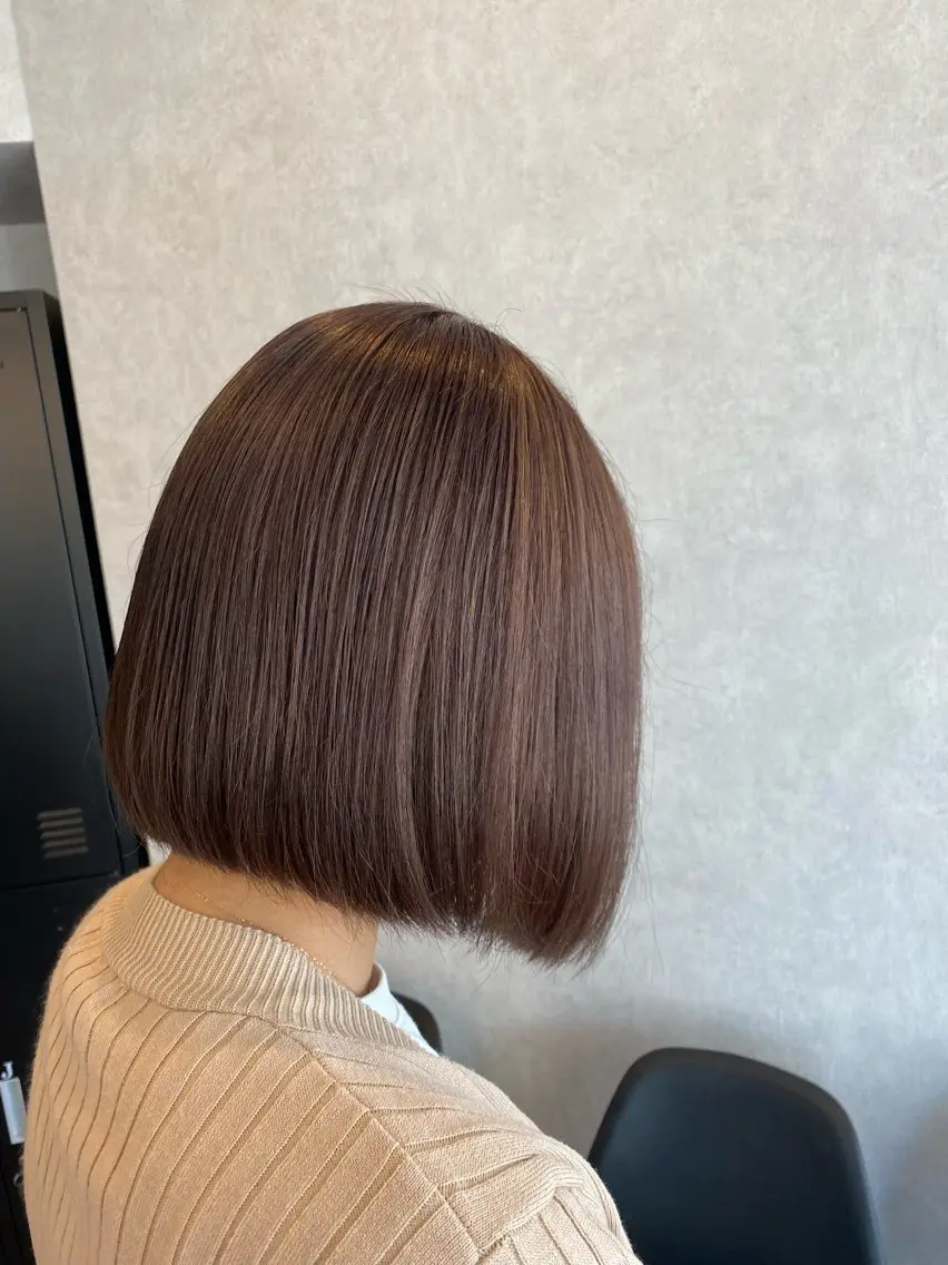 ショート レイヤーカット・透明 感カラー✨️春山栞菜のヘアスタイル