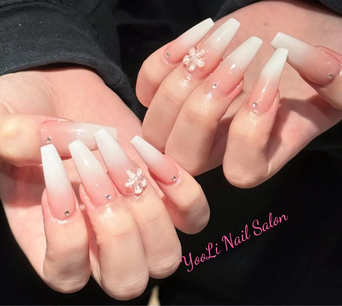 ネイル フレンチネイル グラデーション キラキラネイル 韓国ネイル マグネットネイル ハンドネイル 🎀🎀YooLi Nail Salonのネイルデザイン