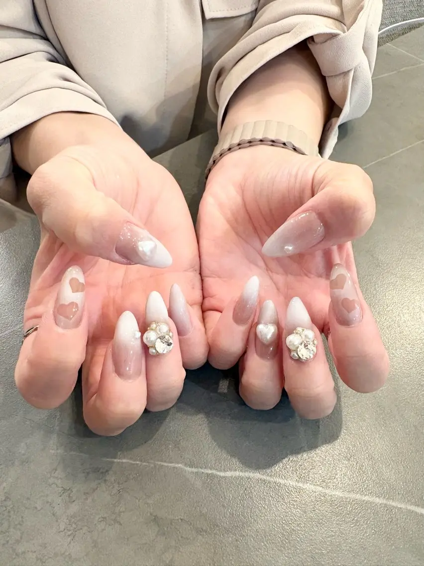 ネイル アートネイル ハート ハンドネイル ✨韓国✨nail salonLumieのネイルデザイン