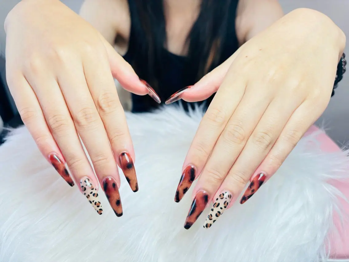 ネイル 桜ネイル 長さ出し フレンチネイル 韓国ネイル マグネットネイル ハンドネイル Kiwami nailsalonのネイルデザイン