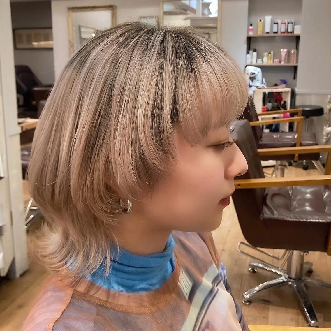ミディアム ウルフカット ヘアカラー KAJI MANAMIのヘアスタイル