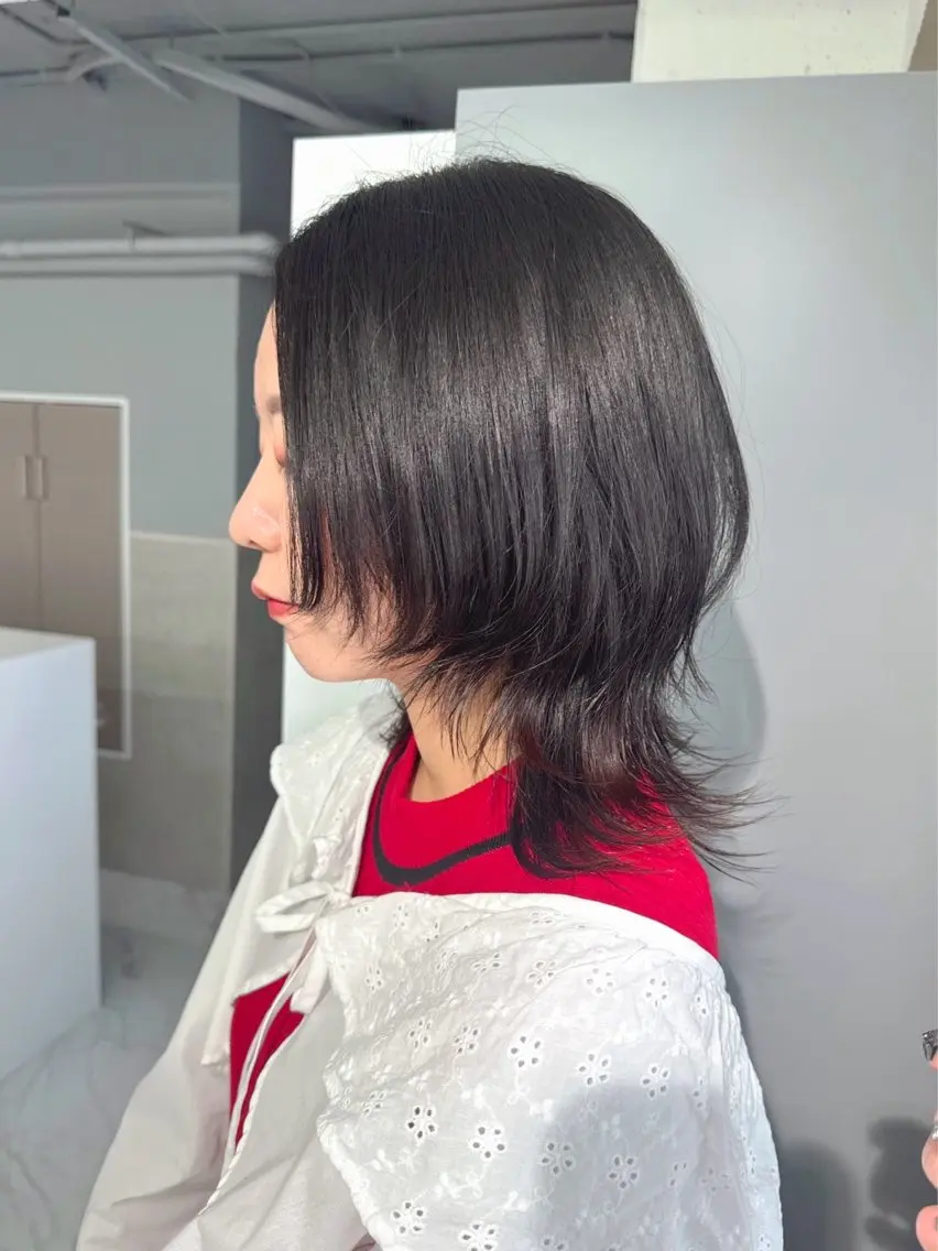 ミディアム カット Manami🖤 レイヤー×ハイトーンのヘアスタイル