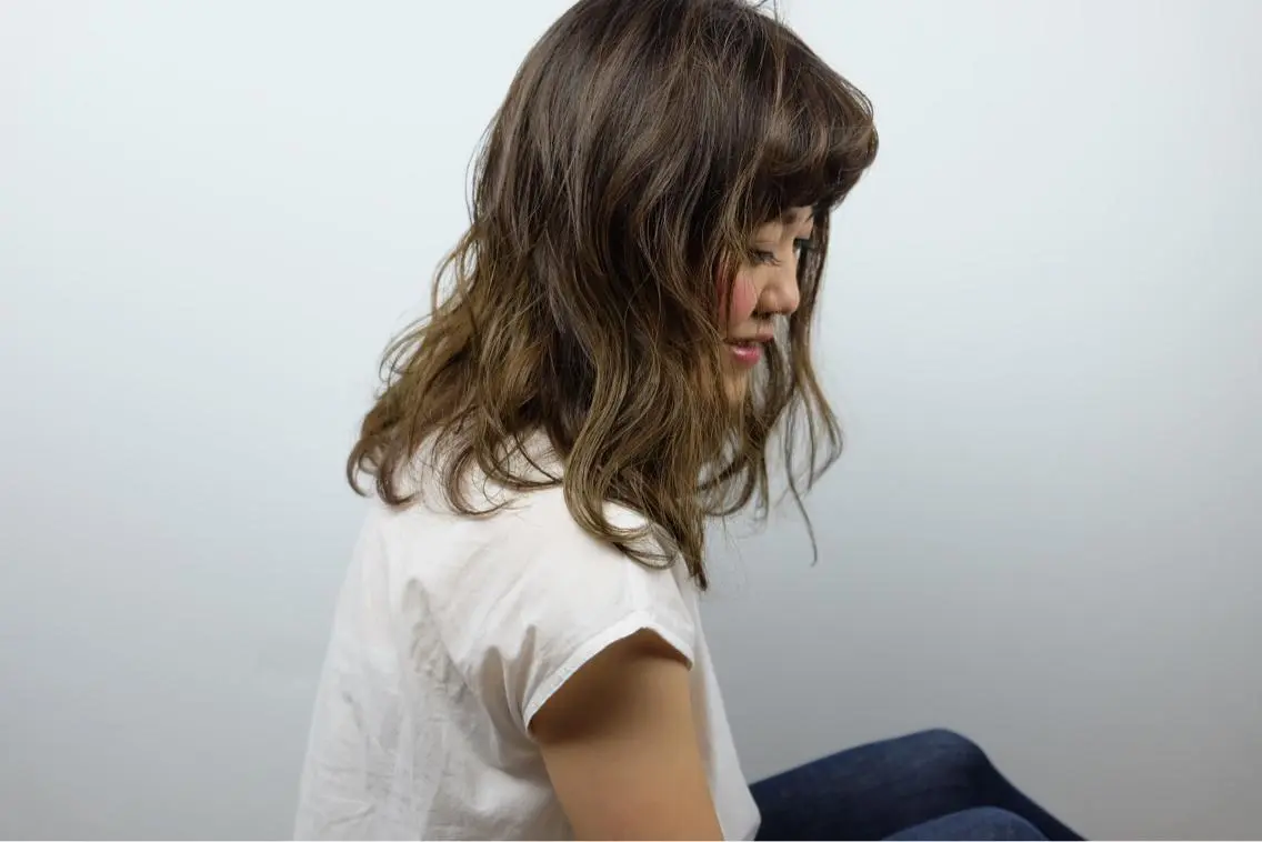 セミロング 佐山 眞紀のヘアスタイル