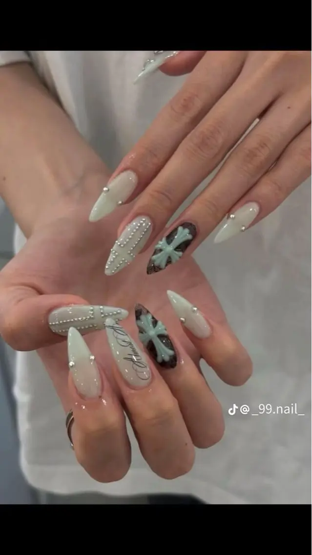 ネイル チークネイル ドット フットネイル フレンチネイル グラデーション ハンドネイル ハンドケア Nihonthy Nail 新宿のネイルデザイン