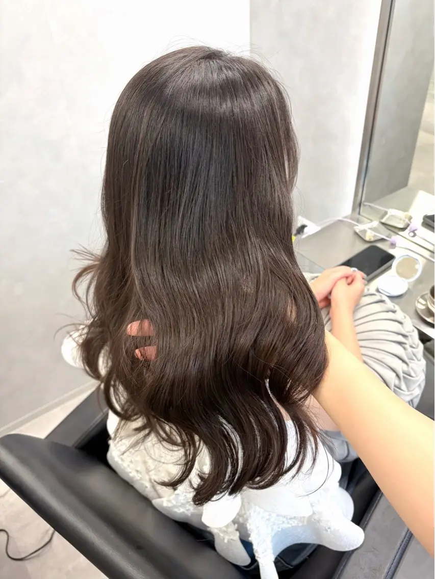 ロング カット ヘアカラー トリートメント fuwari 美白ショコラカラーのヘアスタイル