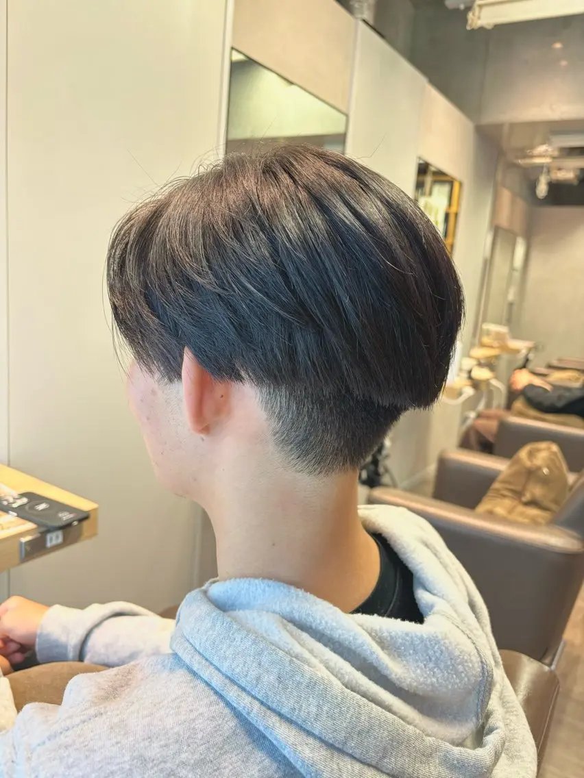 メンズ カット 🎀縮毛矯正.暗髪 .艶髪🩶ちひろのヘアスタイル