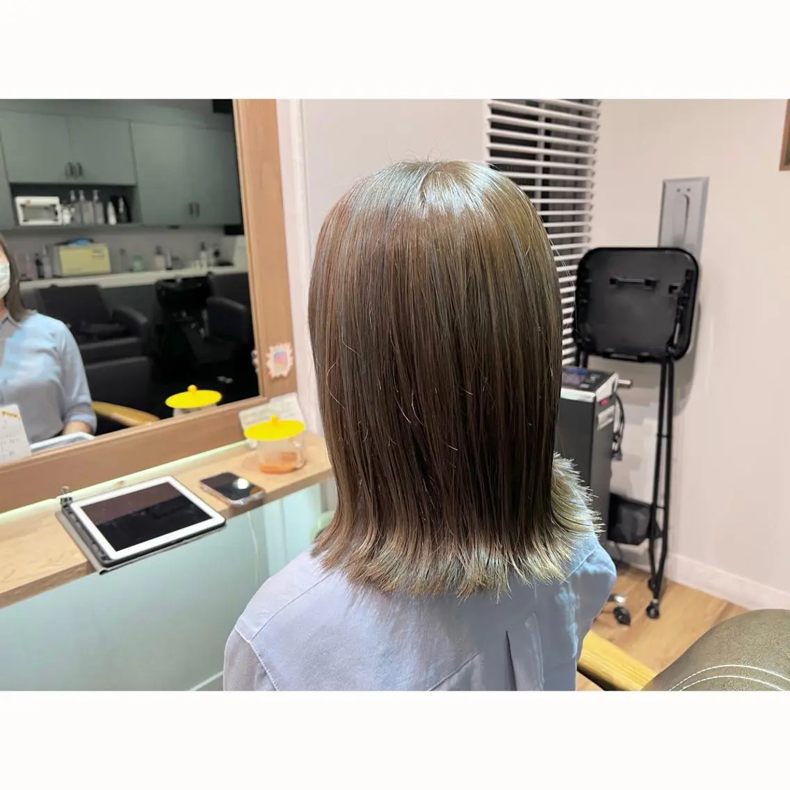 セミロング カラー グレージュ ハイライトカラー オリーブグレージュ オリーブグレー ハイライト ヘアカラー トリートメント ツキダテ ユイのヘアスタイル