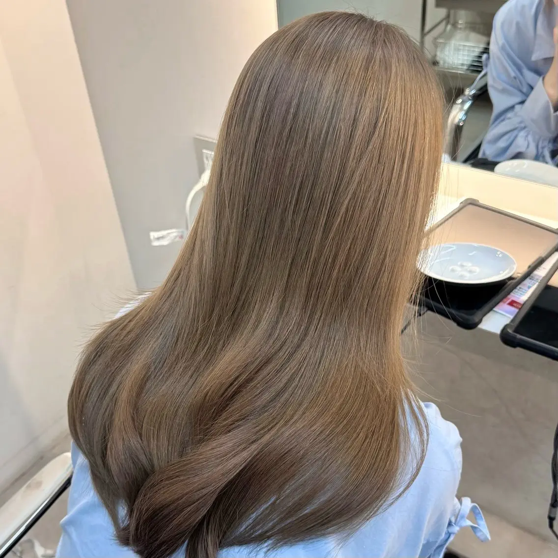 セミロング カラー 松葉 柚月のヘアスタイル