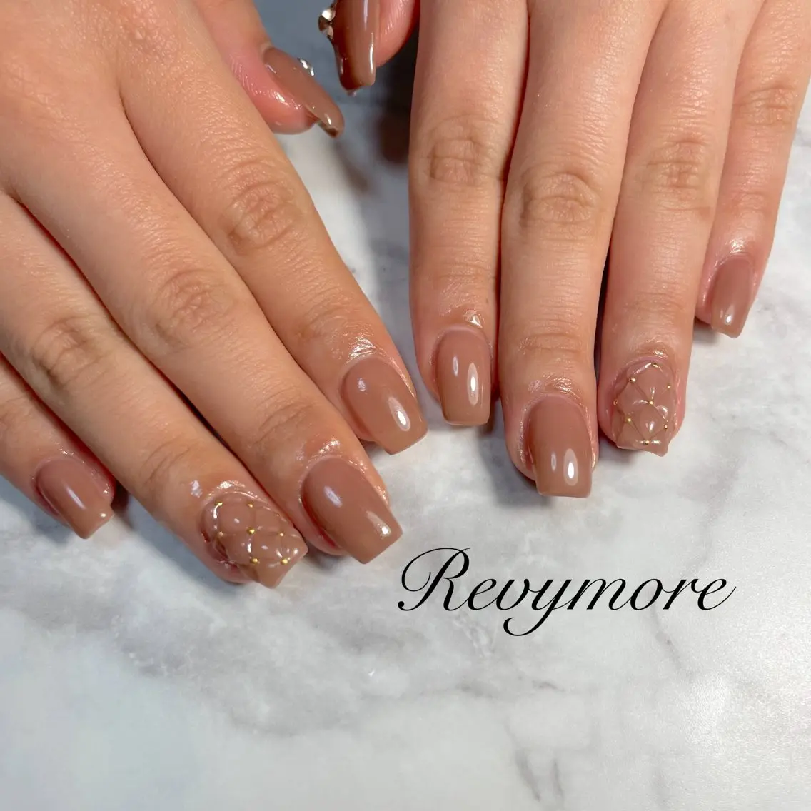 ネイル ジェルネイル キラキラネイル 韓国ネイル ニュアンスネイル オフィスネイル nail salon Revymoreのネイルデザイン